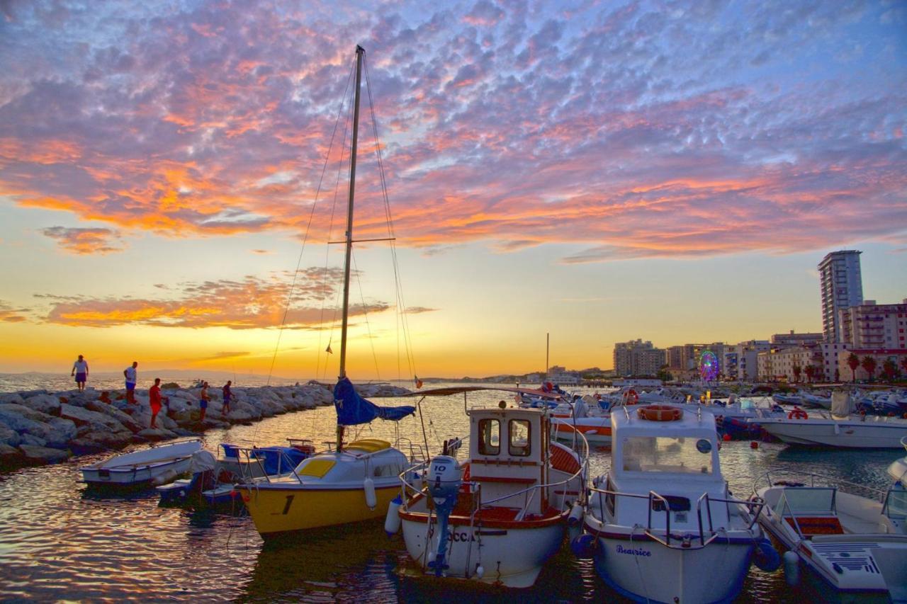 Affittacamere Via Roma 12 Follonica Dış mekan fotoğraf